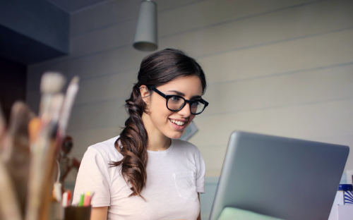 student_on_laptop